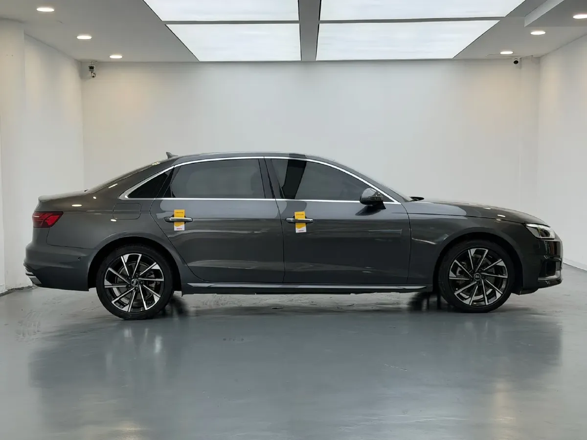 2022 Audi A4L 2.0T 190HP L4 7DCT,autocango,china used car exporter,china ev exporter,chinese used car exporter,chinese used ev exporter