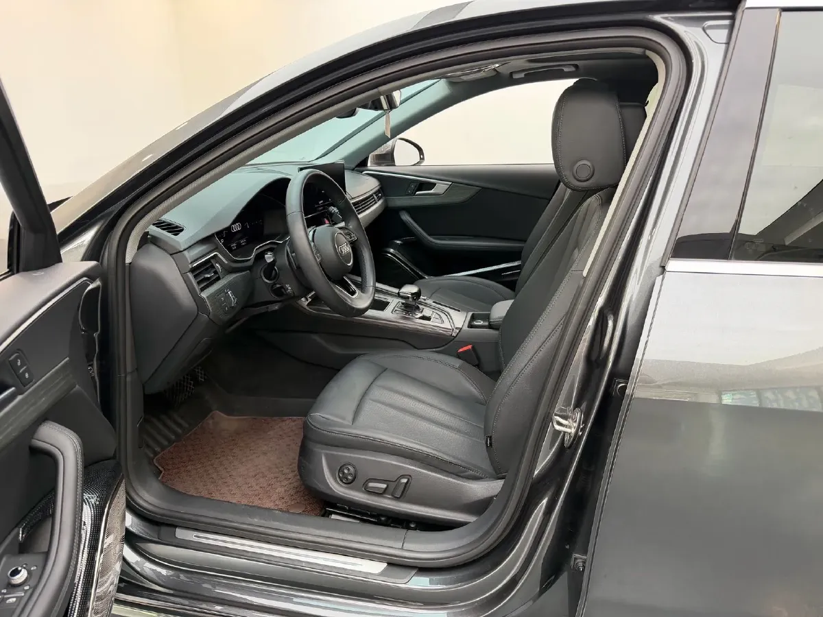 2022 Audi A4L 2.0T 190HP L4 7DCT,autocango,china used car exporter,china ev exporter,chinese used car exporter,chinese used ev exporter