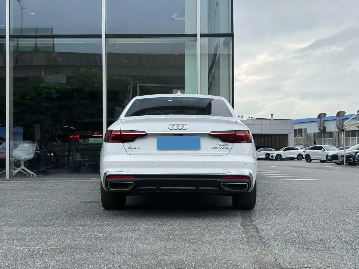 2023 Audi A4L 2.0T 190HP L4 7DCT,autocango,china used car exporter,china ev exporter,chinese used car exporter,chinese used ev exporter