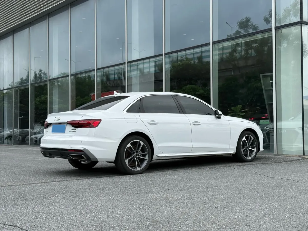 2023 Audi A4L 2.0T 190HP L4 7DCT,autocango,china used car exporter,china ev exporter,chinese used car exporter,chinese used ev exporter