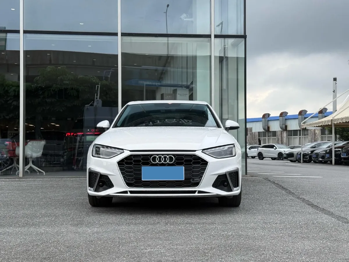 2023 Audi A4L 2.0T 190HP L4 7DCT,autocango,china used car exporter,china ev exporter,chinese used car exporter,chinese used ev exporter