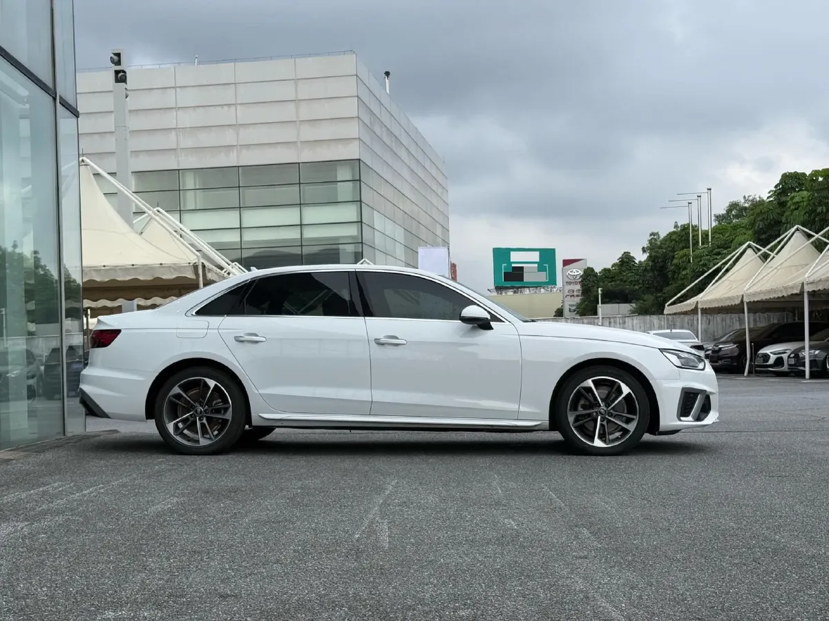 2023 Audi A4L 2.0T 190HP L4 7DCT,autocango,china used car exporter,china ev exporter,chinese used car exporter,chinese used ev exporter