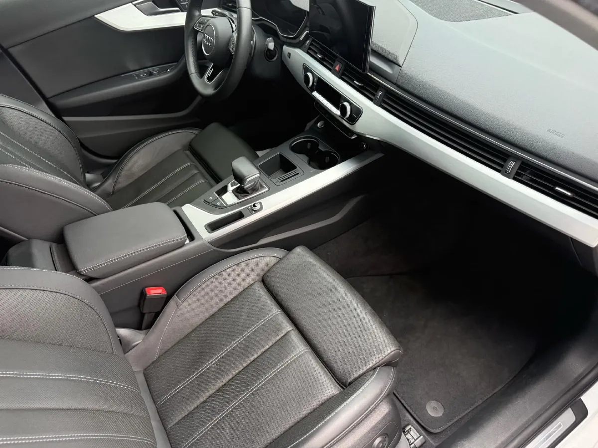 2023 Audi A4L 2.0T 190HP L4 7DCT,autocango,china used car exporter,china ev exporter,chinese used car exporter,chinese used ev exporter