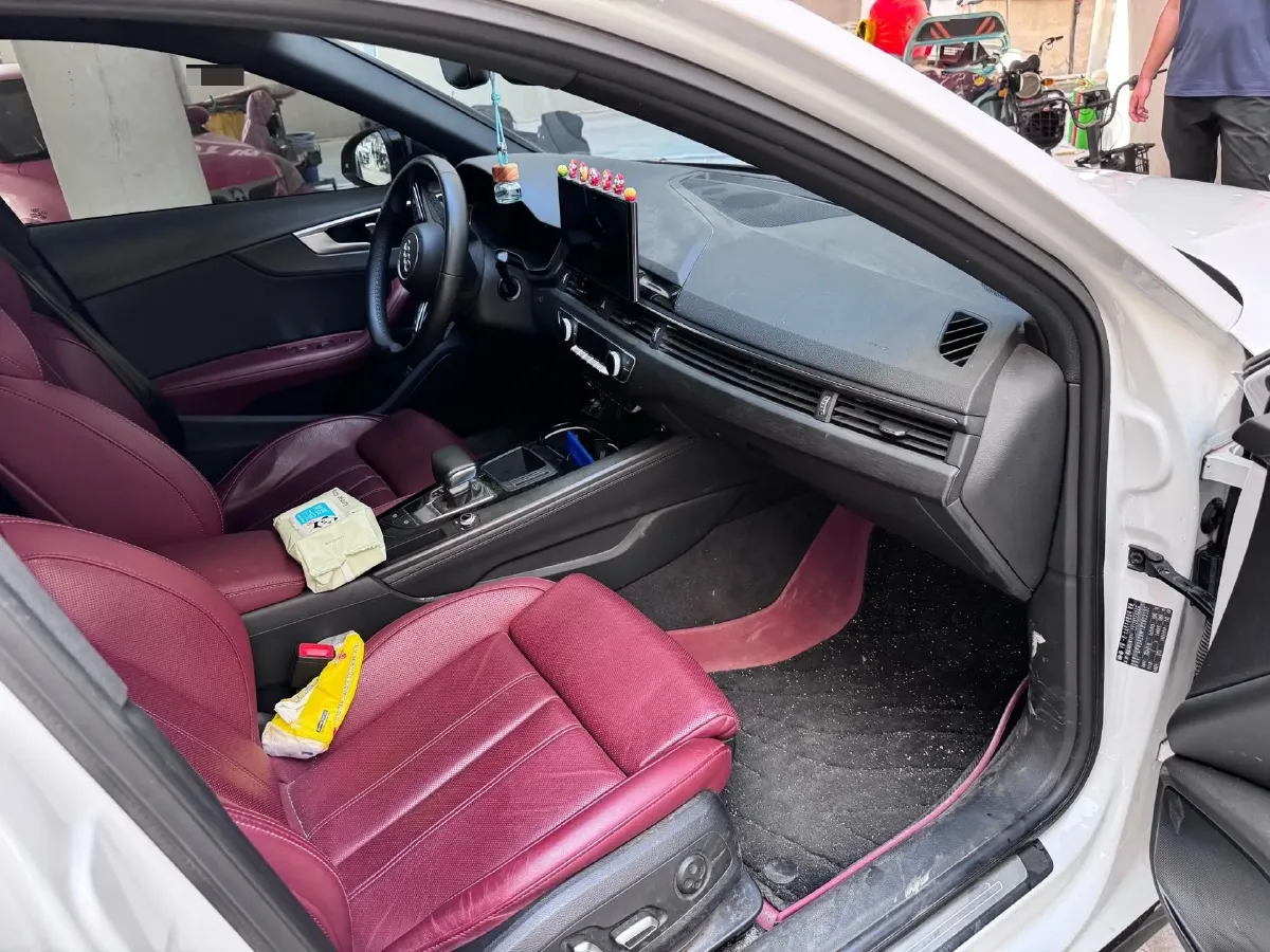 2024 Audi A4L 2.0T 190HP L4 7DCT,autocango,china used car exporter,china ev exporter,chinese used car exporter,chinese used ev exporter