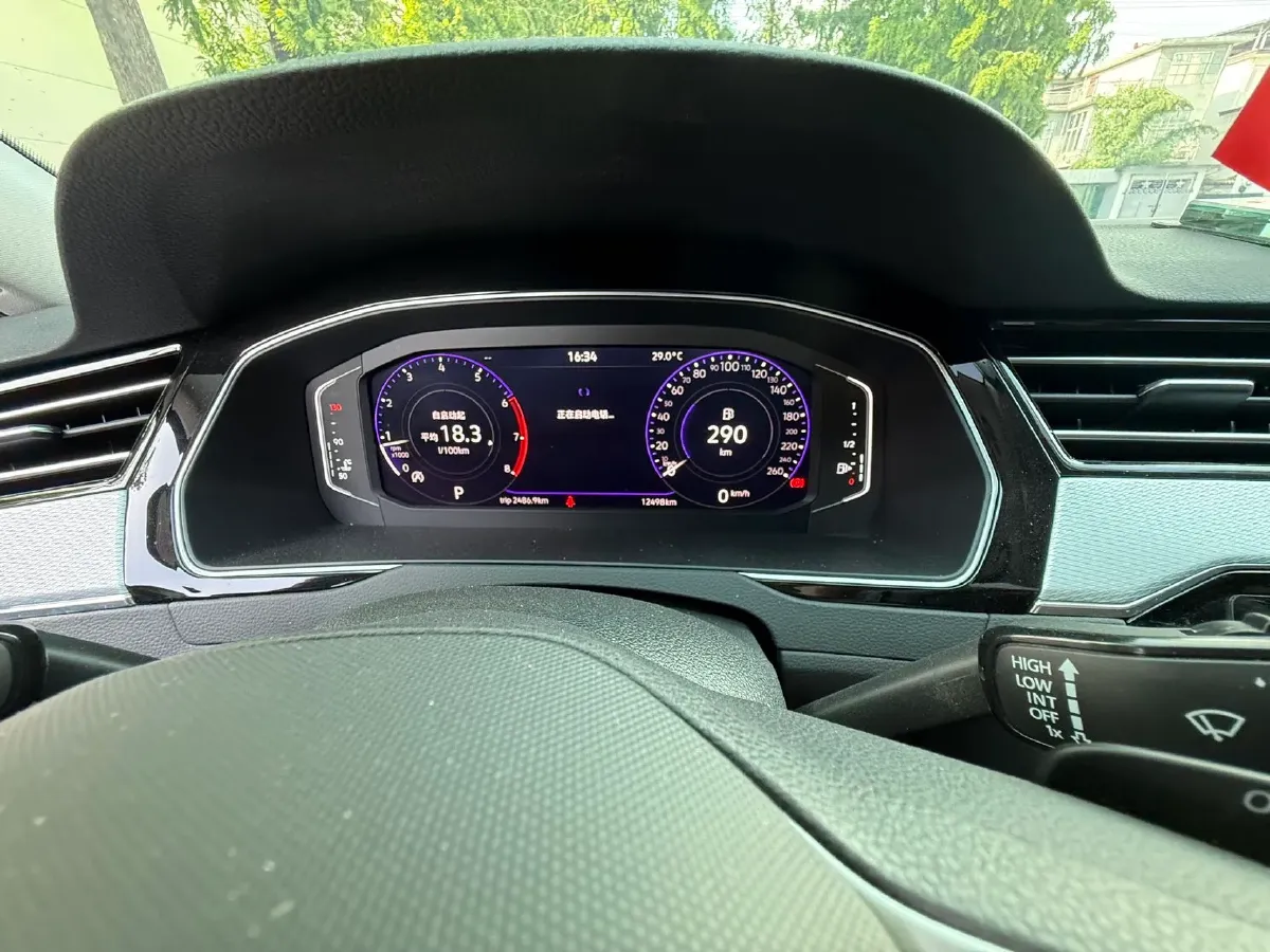 2025 Volkswagen Magotan 2.0T 186HP L4 7DCT,autocango,china used car exporter,china ev exporter,chinese used car exporter,chinese used ev exporter