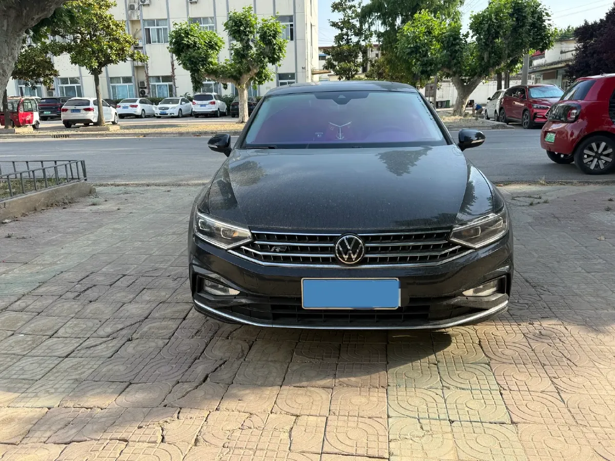 2025 Volkswagen Magotan 2.0T 186HP L4 7DCT,autocango,china used car exporter,china ev exporter,chinese used car exporter,chinese used ev exporter