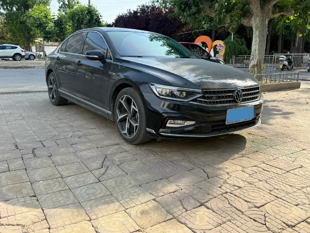 2025 Volkswagen Magotan 2.0T 186HP L4 7DCT,autocango,china used car exporter,china ev exporter,chinese used car exporter,chinese used ev exporter