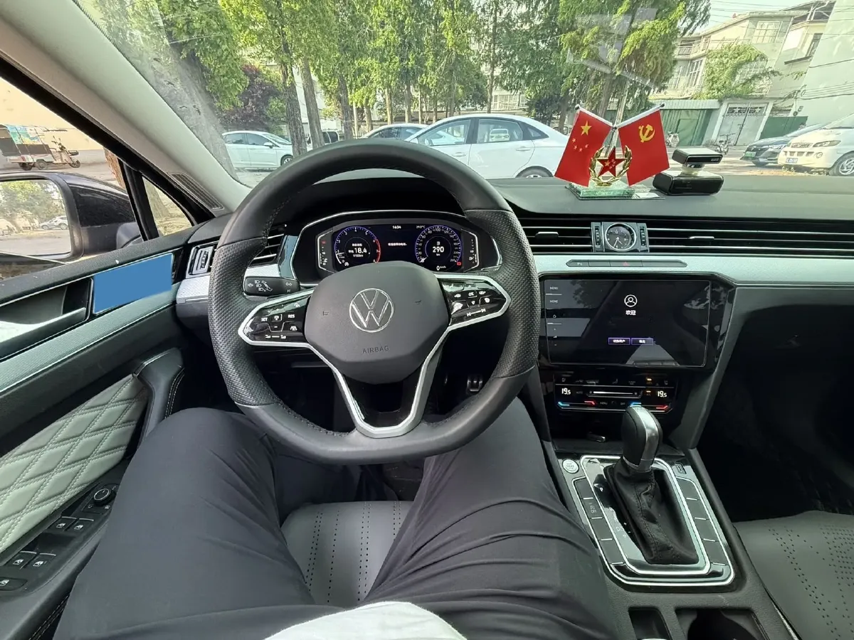 2025 Volkswagen Magotan 2.0T 186HP L4 7DCT,autocango,china used car exporter,china ev exporter,chinese used car exporter,chinese used ev exporter