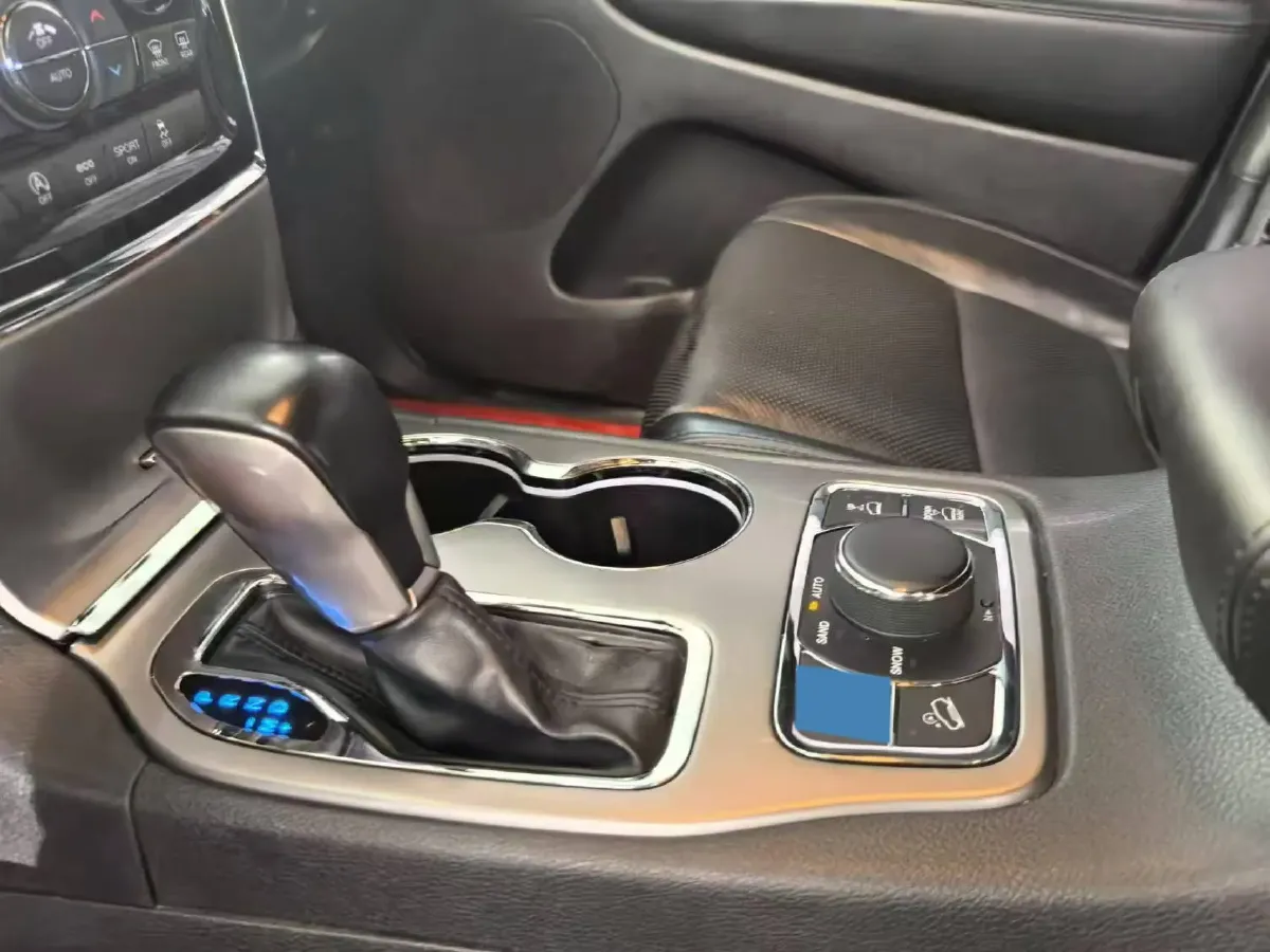 2020 Jeep Grand Cherokee 3.0L 234HP V6 8AT,autocango,china used car exporter,china ev exporter,chinese used car exporter,chinese used ev exporter