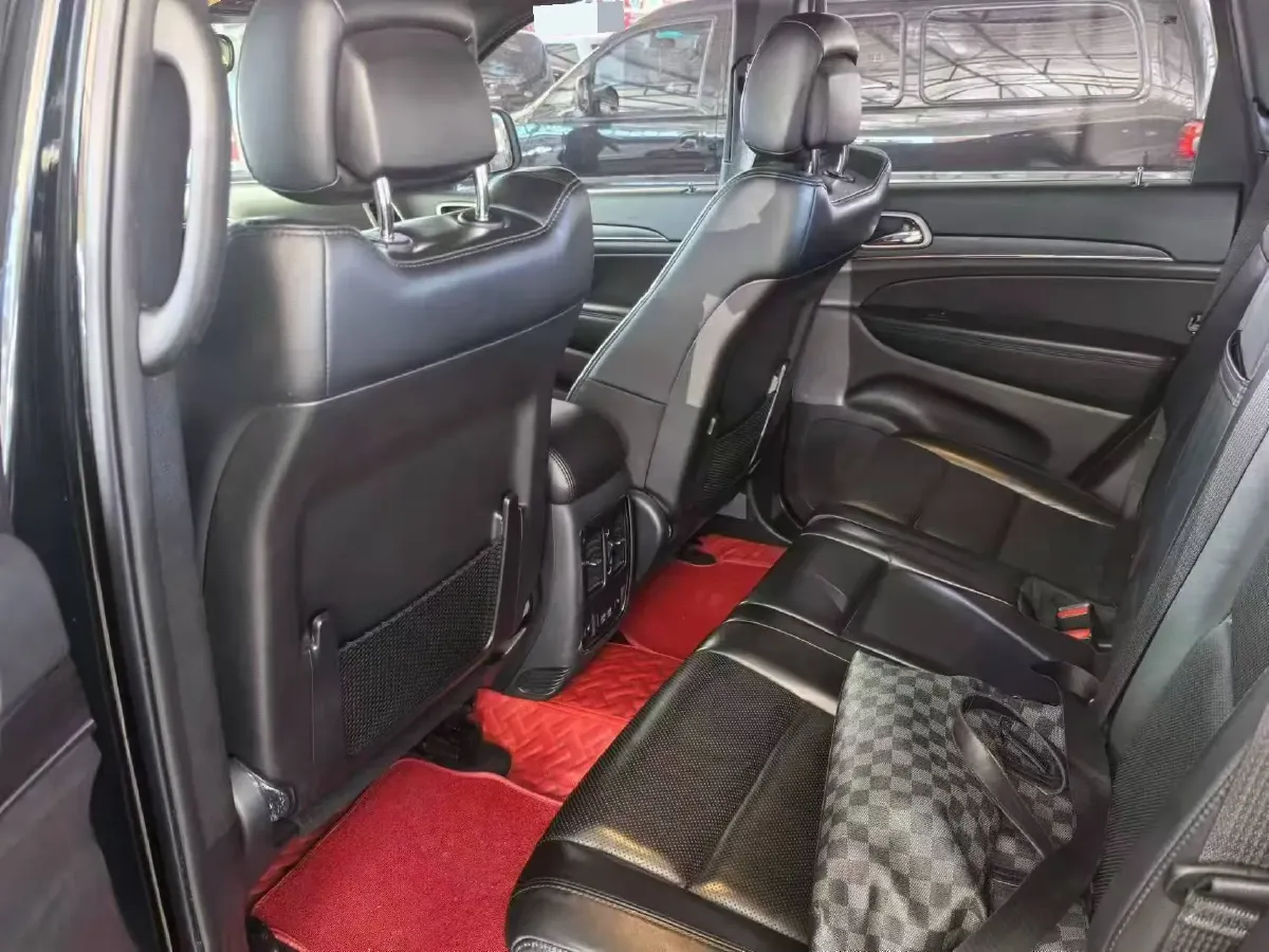 2020 Jeep Grand Cherokee 3.0L 234HP V6 8AT,autocango,china used car exporter,china ev exporter,chinese used car exporter,chinese used ev exporter