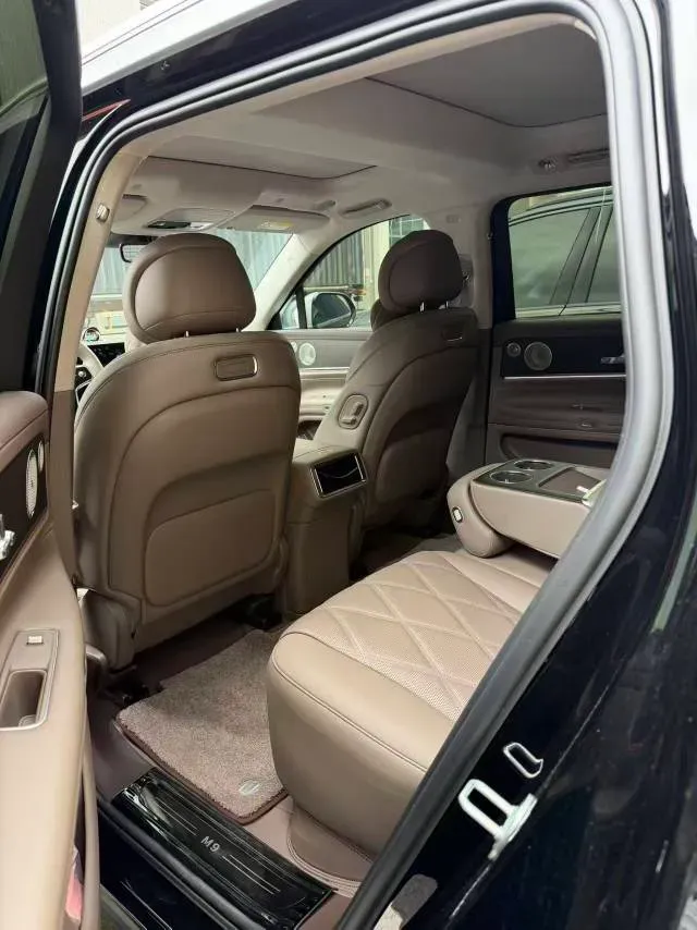 2025 AITO AITO M9 REEV 160HP REEV 52KWH,autocango,china used car exporter,china ev exporter,chinese used car exporter,chinese used ev exporter