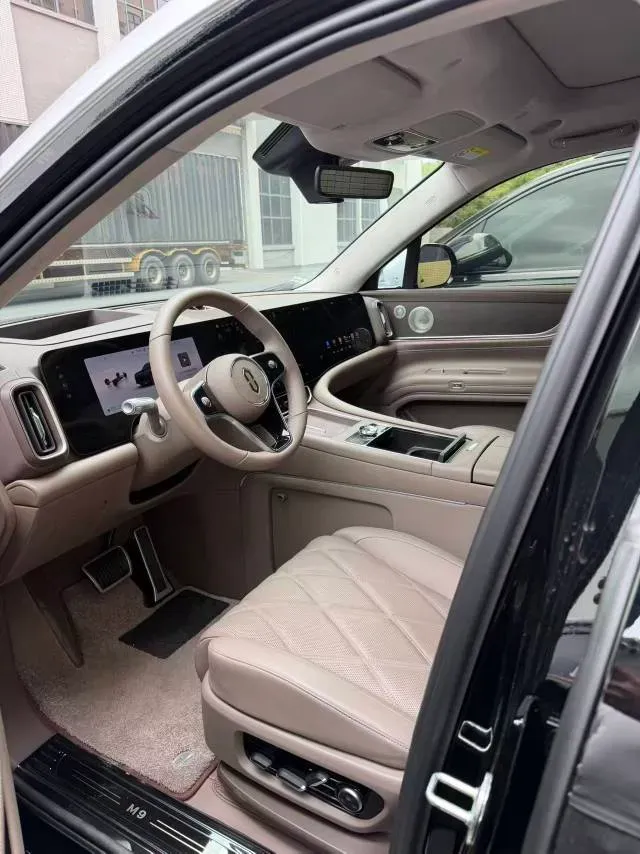 2025 AITO AITO M9 REEV 160HP REEV 52KWH,autocango,china used car exporter,china ev exporter,chinese used car exporter,chinese used ev exporter