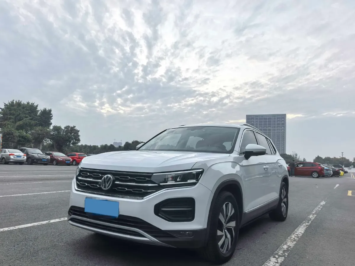 2019 Jeep Cherokee 2.0T 234HP L4 9AT,autocango,china used car exporter,china ev exporter,chinese used car exporter,chinese used ev exporter