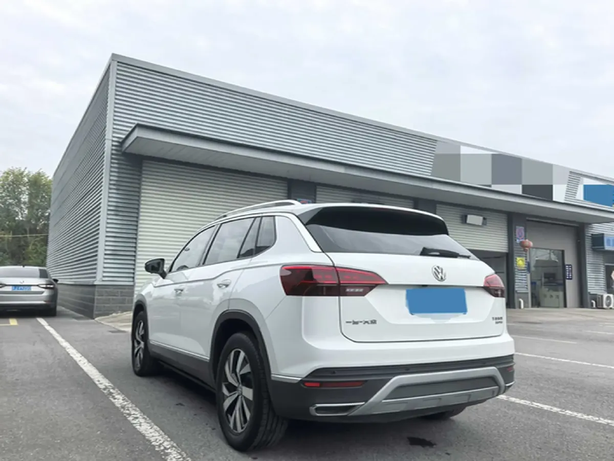 2019 Jeep Cherokee 2.0T 234HP L4 9AT,autocango,china used car exporter,china ev exporter,chinese used car exporter,chinese used ev exporter