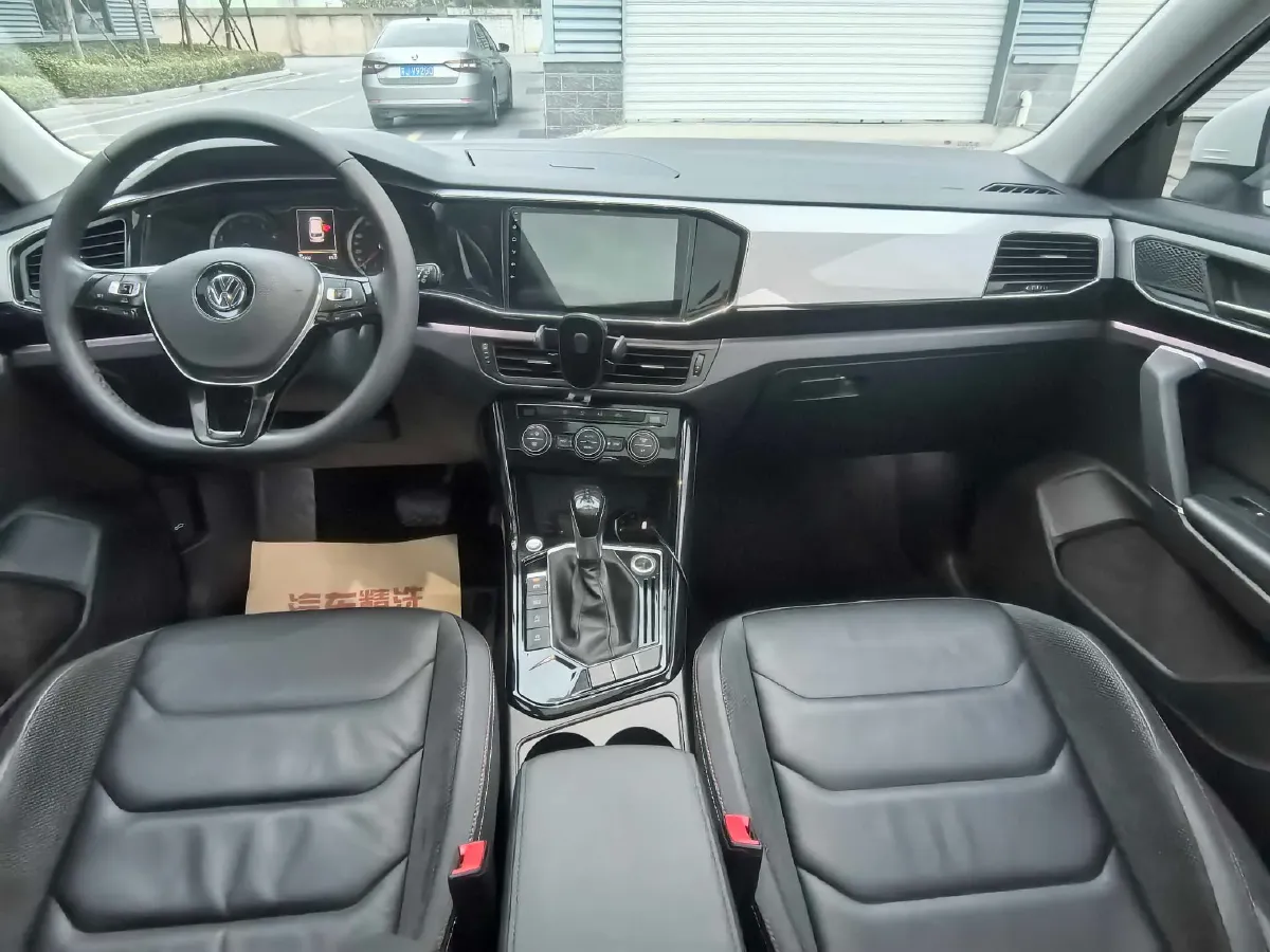 2019 Jeep Cherokee 2.0T 234HP L4 9AT,autocango,china used car exporter,china ev exporter,chinese used car exporter,chinese used ev exporter