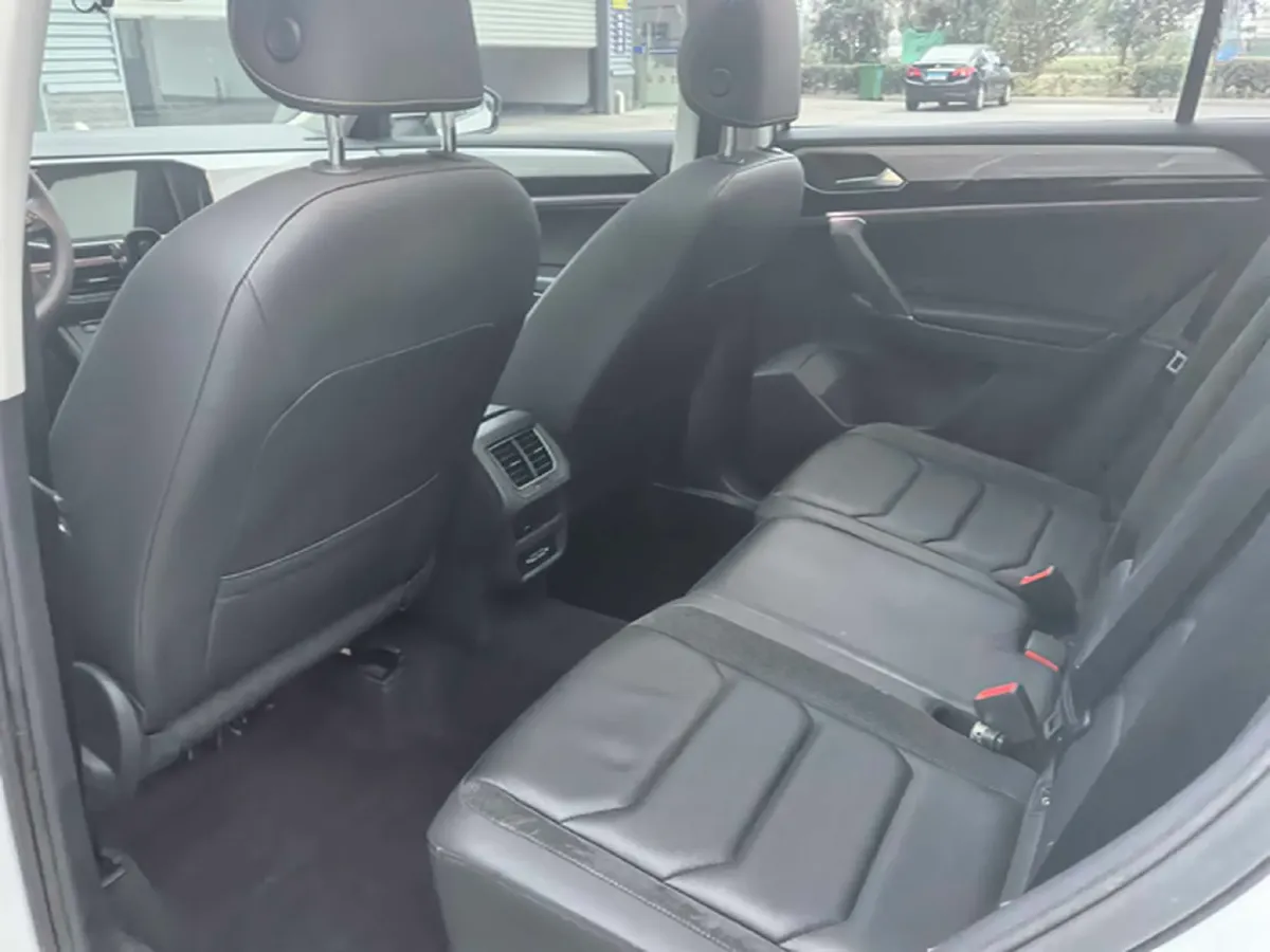 2019 Jeep Cherokee 2.0T 234HP L4 9AT,autocango,china used car exporter,china ev exporter,chinese used car exporter,chinese used ev exporter