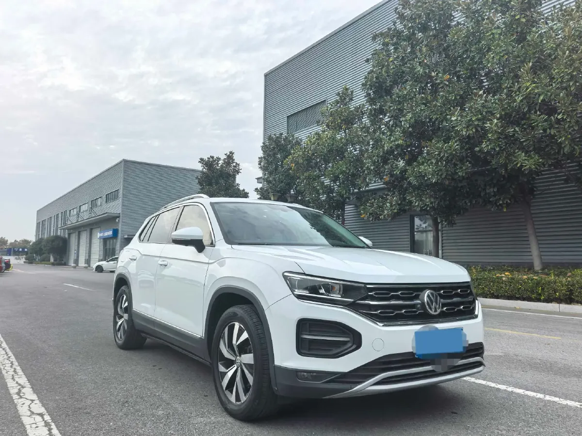 2019 Jeep Cherokee 2.0T 234HP L4 9AT,autocango,china used car exporter,china ev exporter,chinese used car exporter,chinese used ev exporter