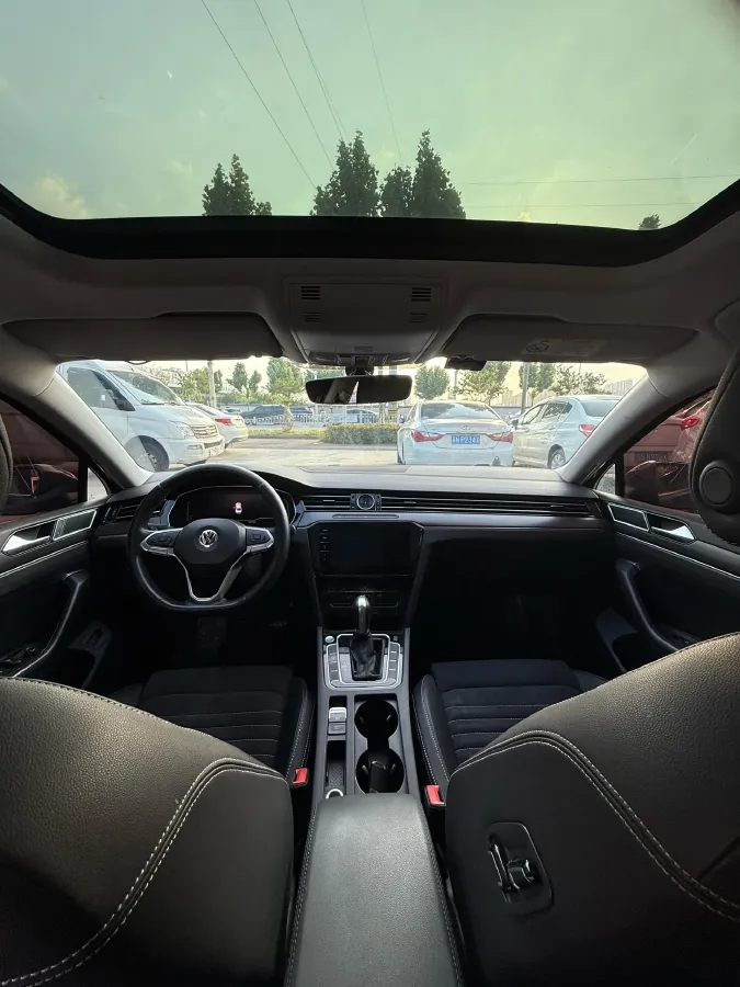2020 Volkswagen Magotan 2.0T 186HP L4 7DCT,autocango,china used car exporter,china ev exporter,chinese used car exporter,chinese used ev exporter