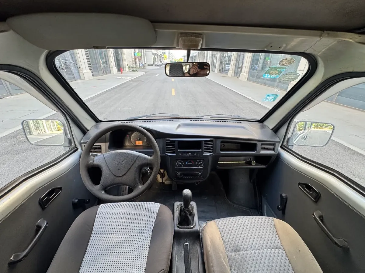 2015 WuLing ZhiGuang 1.2L 82HP L4 5MT,autocango,china used car exporter,china ev exporter,chinese used car exporter,chinese used ev exporter