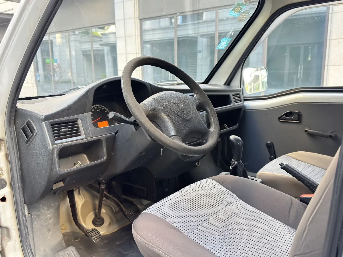 2015 WuLing ZhiGuang 1.2L 82HP L4 5MT,autocango,china used car exporter,china ev exporter,chinese used car exporter,chinese used ev exporter