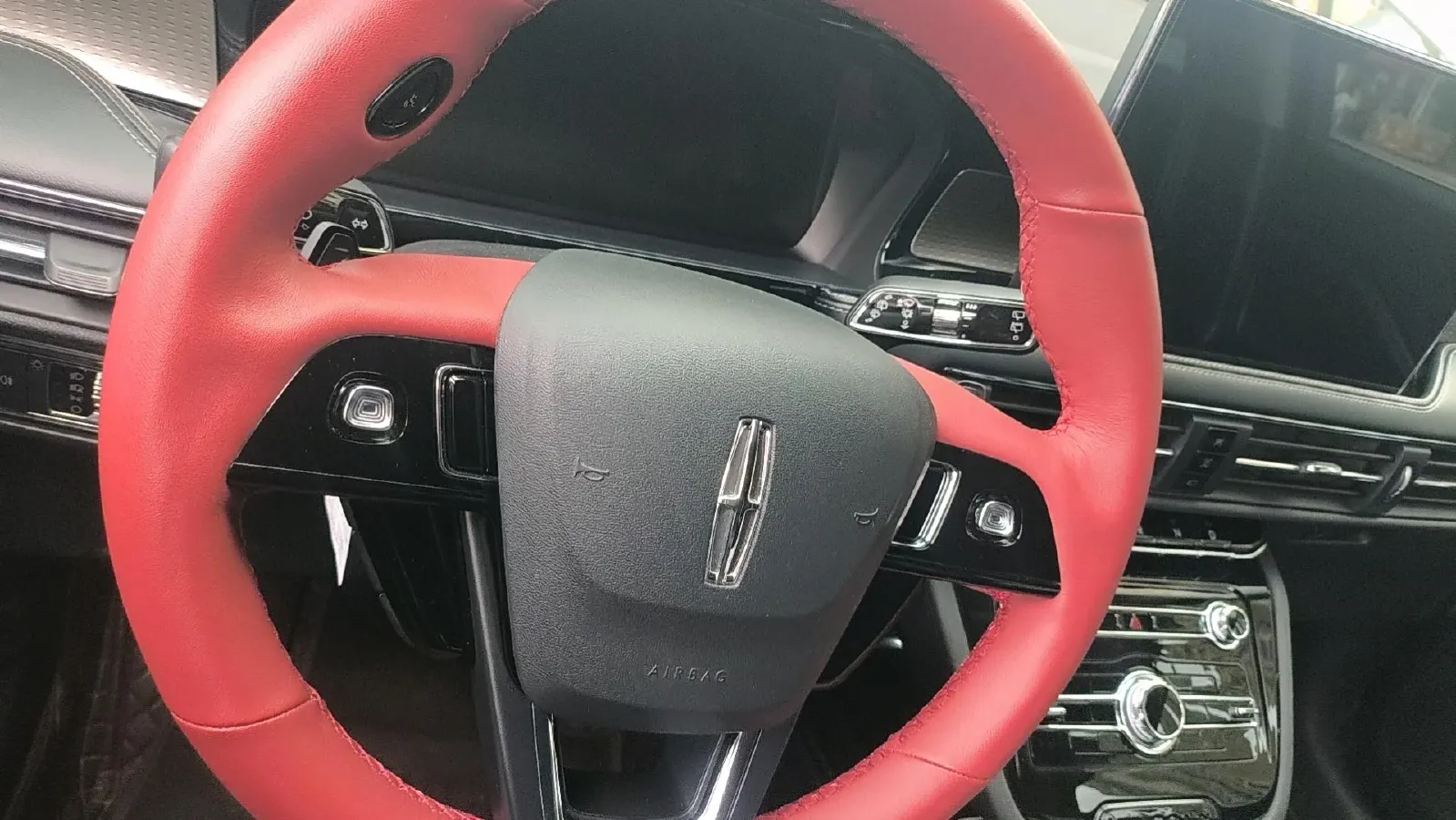 2021 Lincoln Corsair 2.0T 245HP L4 8AT,autocango,china used car exporter,china ev exporter,chinese used car exporter,chinese used ev exporter