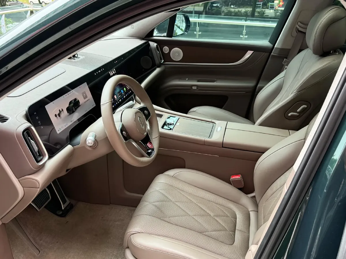 2024 AITO AITO M9 1.5T 152HP L4 REEV 42KWH,autocango,china used car exporter,china ev exporter,chinese used car exporter,chinese used ev exporter