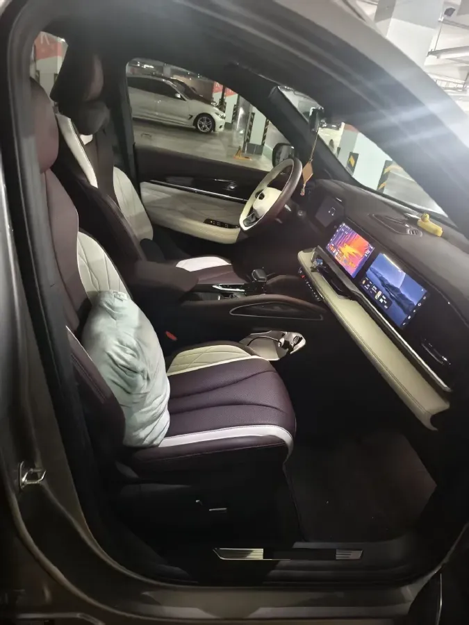 2021 Geely Monjaro 2.0T 218HP L4 7DCT,autocango,china used car exporter,china ev exporter,chinese used car exporter,chinese used ev exporter