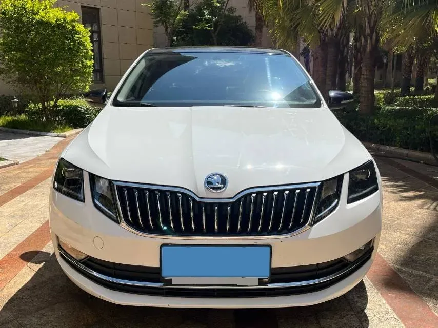 2019 Skoda Octavia 1.4T 150HP L4 7DCT,autocango,china used car exporter,china ev exporter,chinese used car exporter,chinese used ev exporter