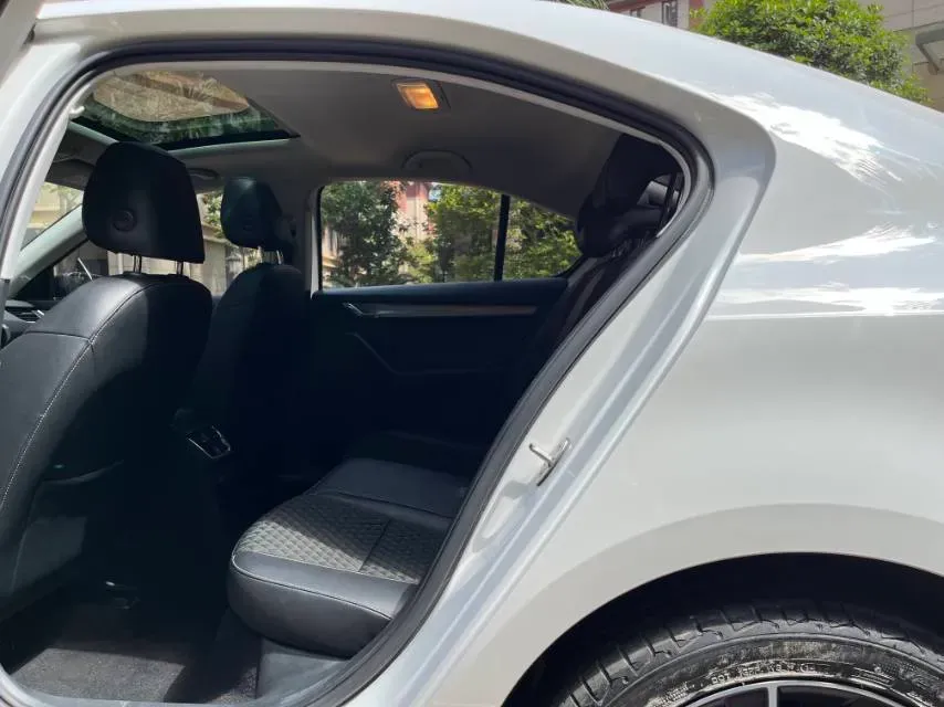 2019 Skoda Octavia 1.4T 150HP L4 7DCT,autocango,china used car exporter,china ev exporter,chinese used car exporter,chinese used ev exporter