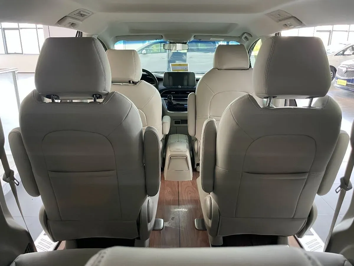 2023 Buick GL8 2.0T 237HP L4 9AT,autocango,china used car exporter,china ev exporter,chinese used car exporter,chinese used ev exporter