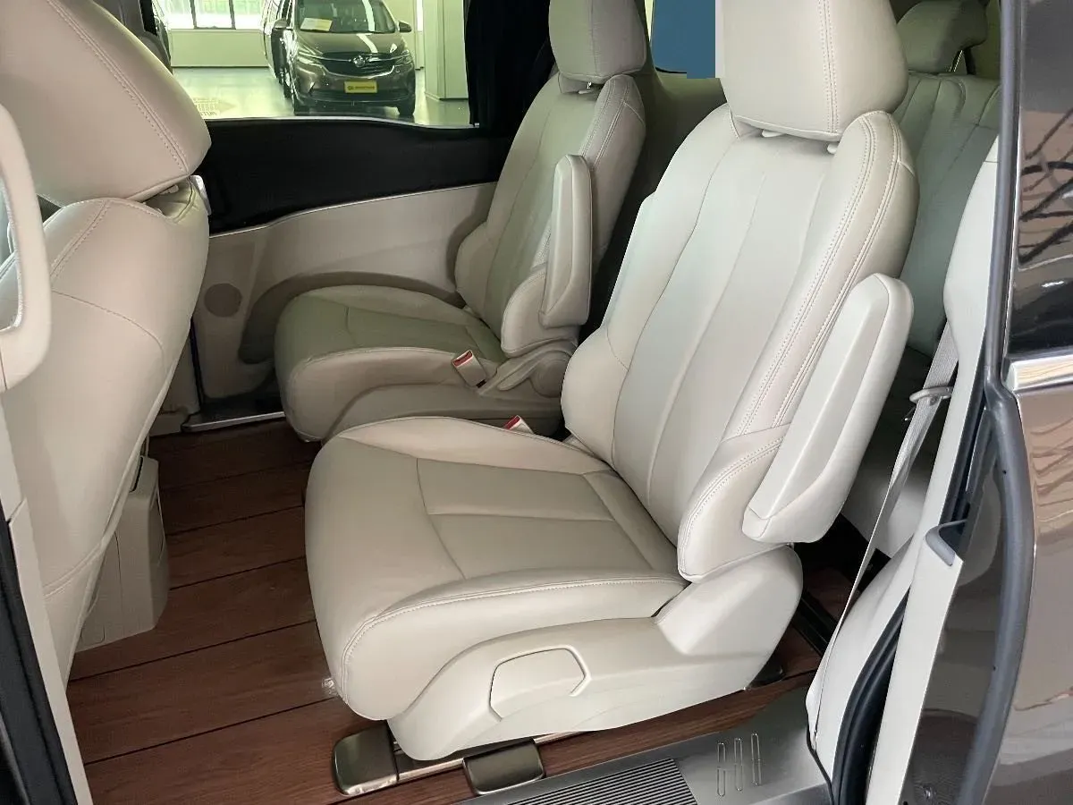 2023 Buick GL8 2.0T 237HP L4 9AT,autocango,china used car exporter,china ev exporter,chinese used car exporter,chinese used ev exporter