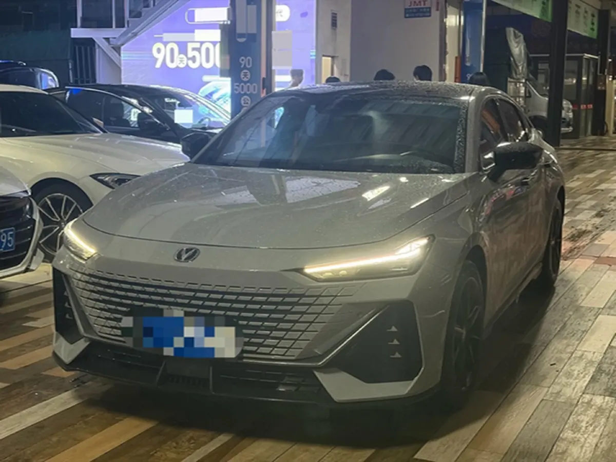 2024 ChangAn UNI-V 1.5T 188HP L4 7DCT,autocango,china used car exporter,china ev exporter,chinese used car exporter,chinese used ev exporter