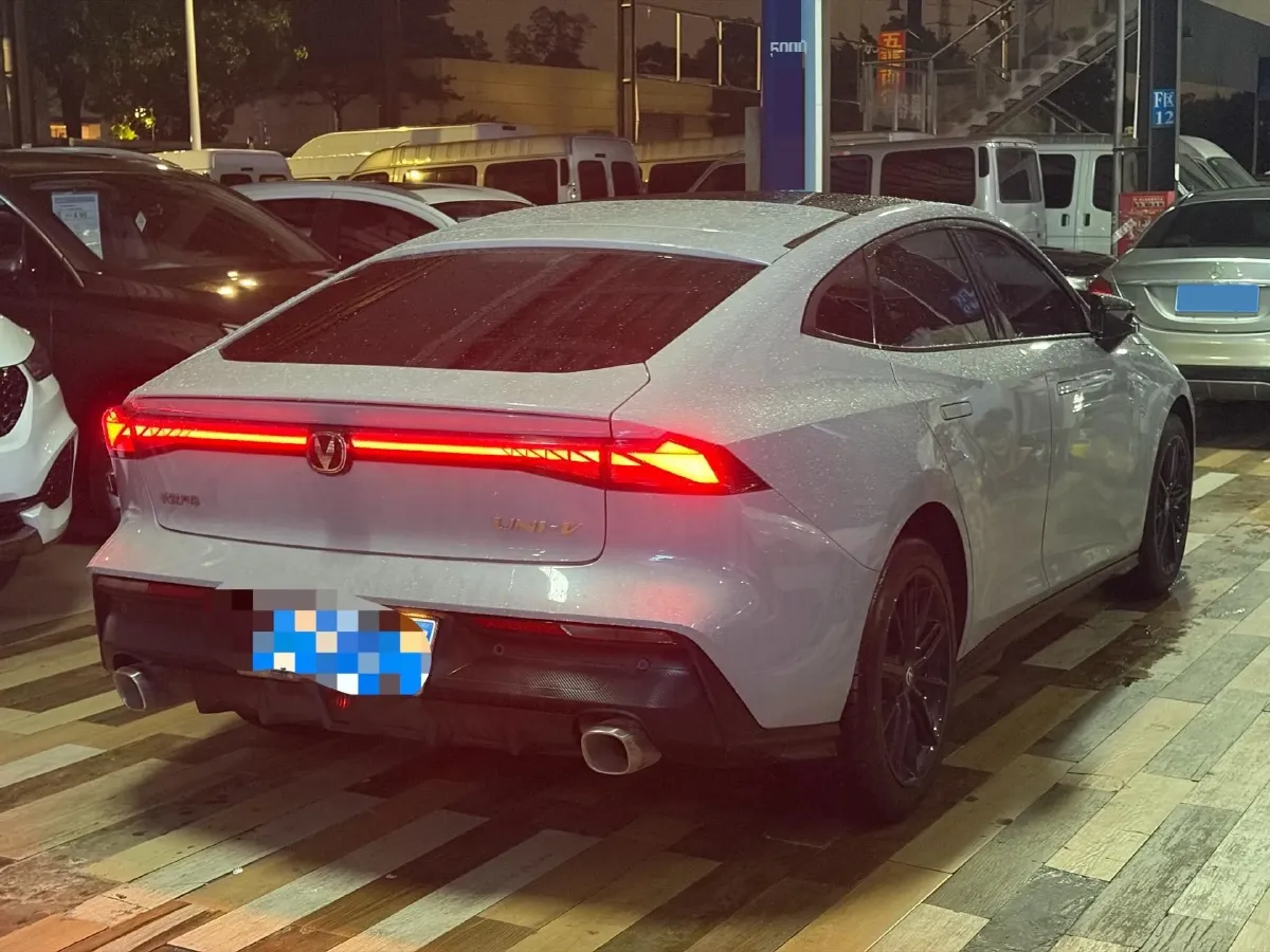 2024 ChangAn UNI-V 1.5T 188HP L4 7DCT,autocango,china used car exporter,china ev exporter,chinese used car exporter,chinese used ev exporter