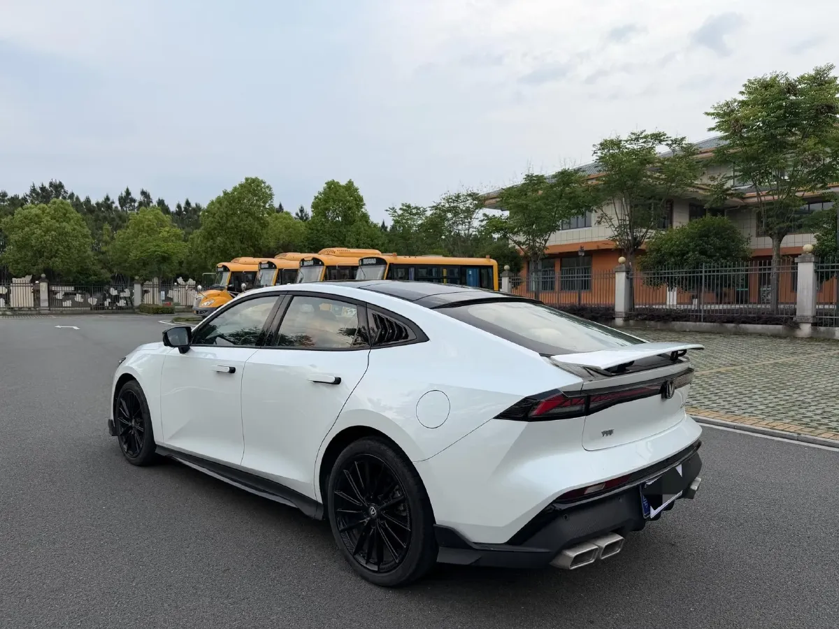 2024 ChangAn UNI-V 1.5T 188HP L4 7DCT,autocango,china used car exporter,china ev exporter,chinese used car exporter,chinese used ev exporter