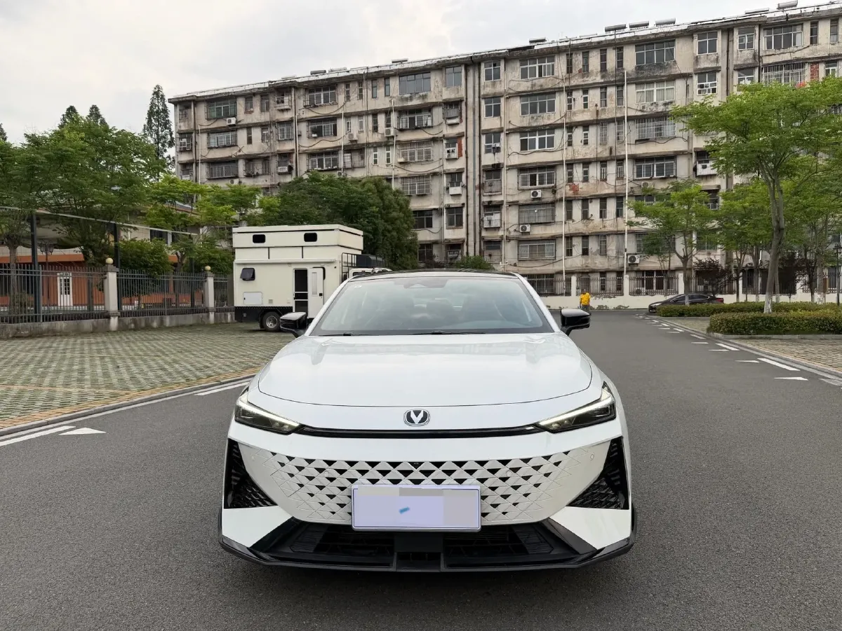 2024 ChangAn UNI-V 1.5T 188HP L4 7DCT,autocango,china used car exporter,china ev exporter,chinese used car exporter,chinese used ev exporter