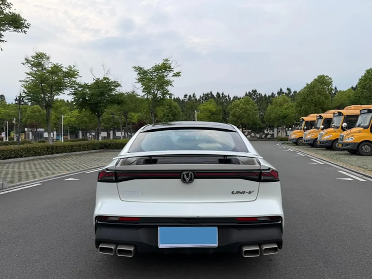 2024 ChangAn UNI-V 1.5T 188HP L4 7DCT,autocango,china used car exporter,china ev exporter,chinese used car exporter,chinese used ev exporter