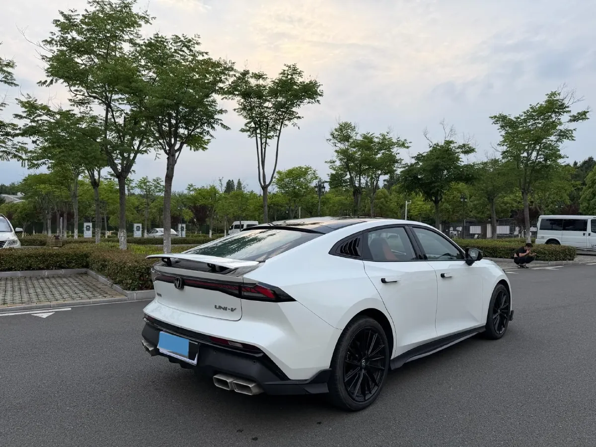 2024 ChangAn UNI-V 1.5T 188HP L4 7DCT,autocango,china used car exporter,china ev exporter,chinese used car exporter,chinese used ev exporter