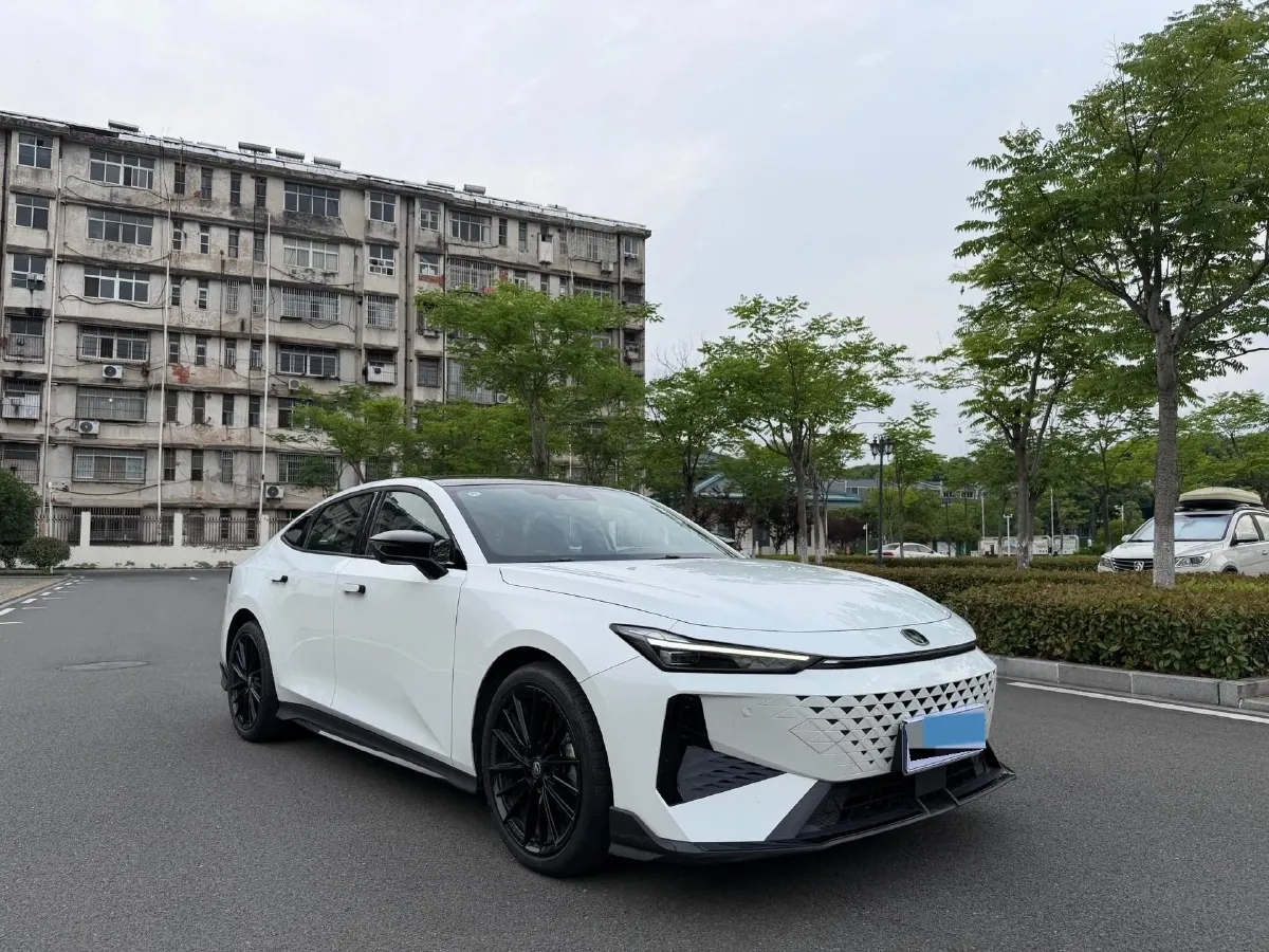 2024 ChangAn UNI-V 1.5T 188HP L4 7DCT,autocango,china used car exporter,china ev exporter,chinese used car exporter,chinese used ev exporter