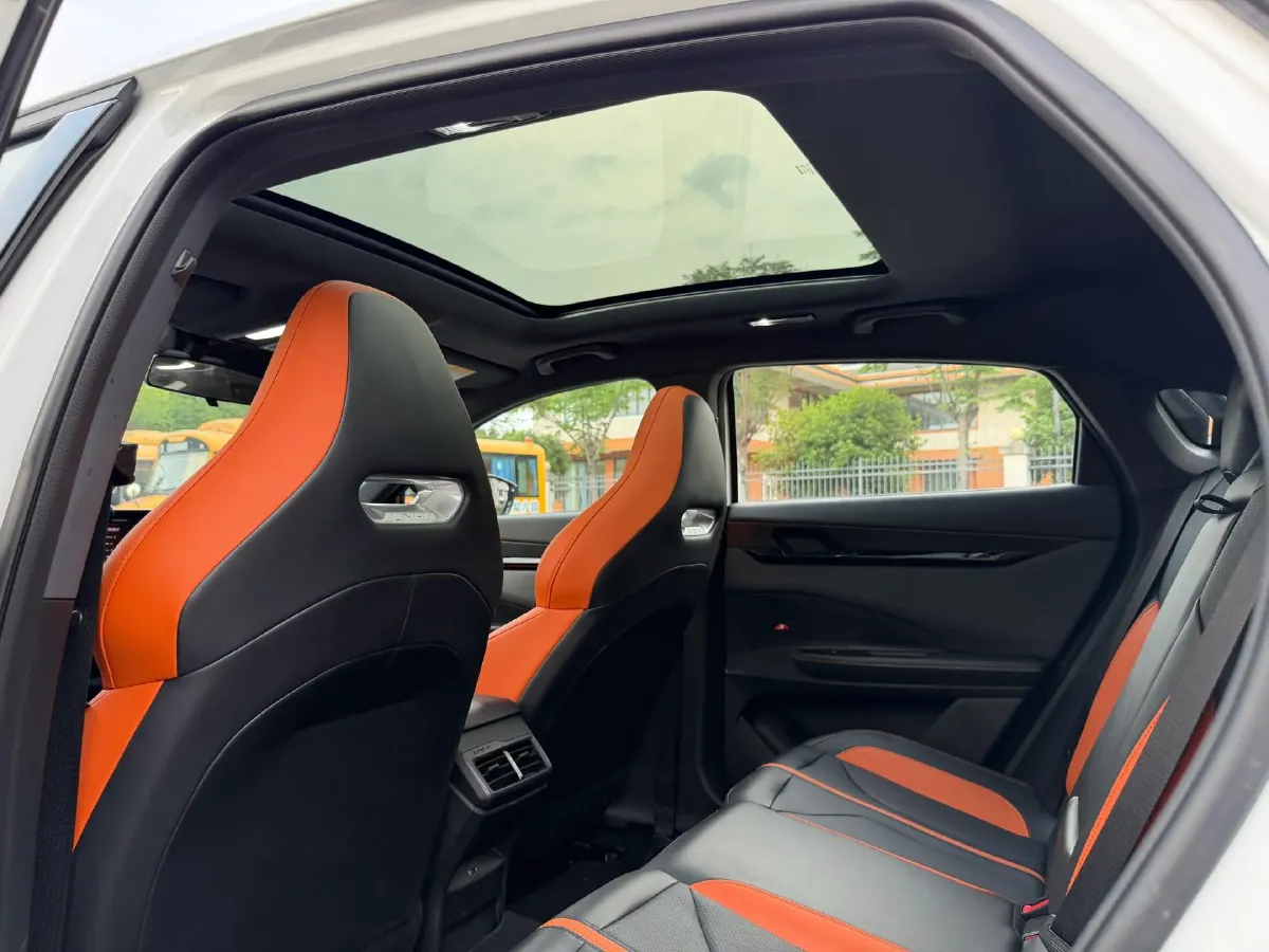 2024 ChangAn UNI-V 1.5T 188HP L4 7DCT,autocango,china used car exporter,china ev exporter,chinese used car exporter,chinese used ev exporter