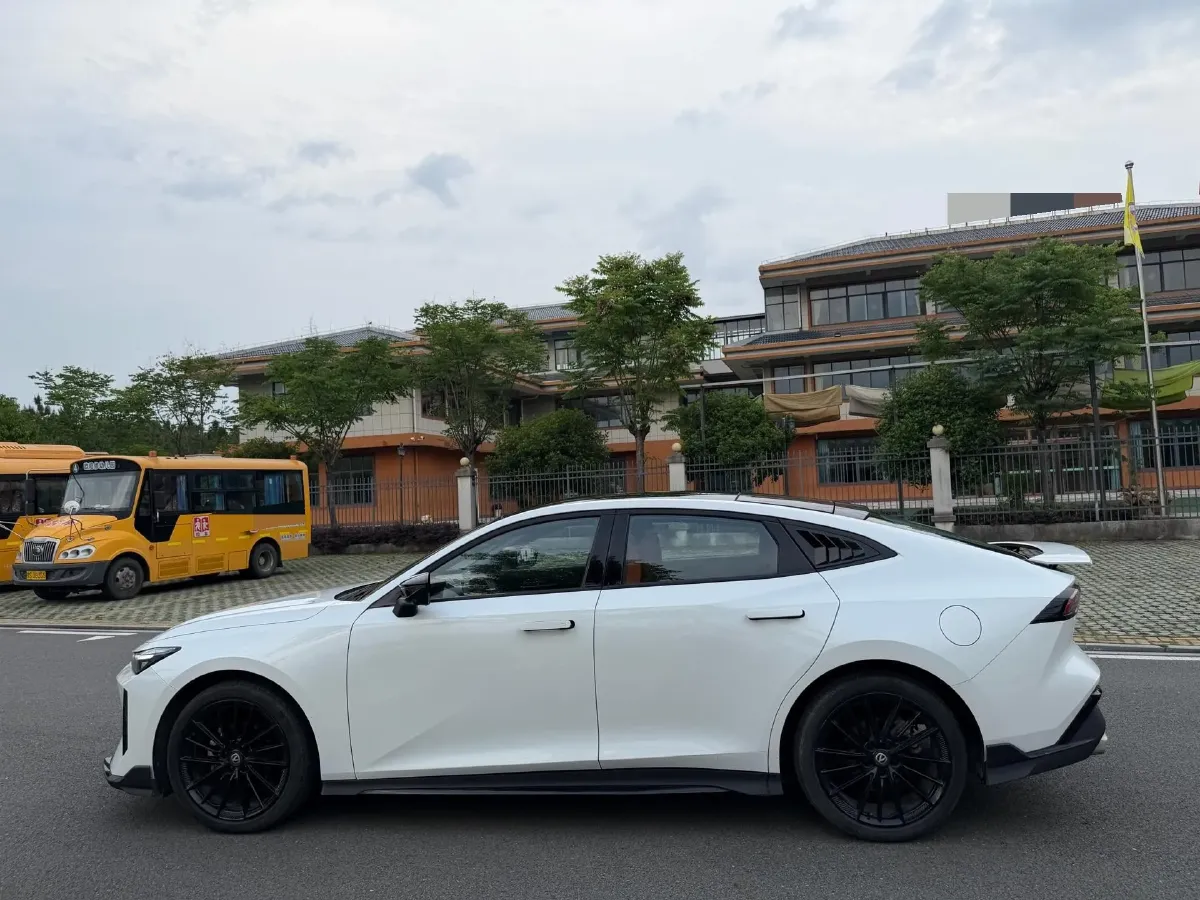2024 ChangAn UNI-V 1.5T 188HP L4 7DCT,autocango,china used car exporter,china ev exporter,chinese used car exporter,chinese used ev exporter