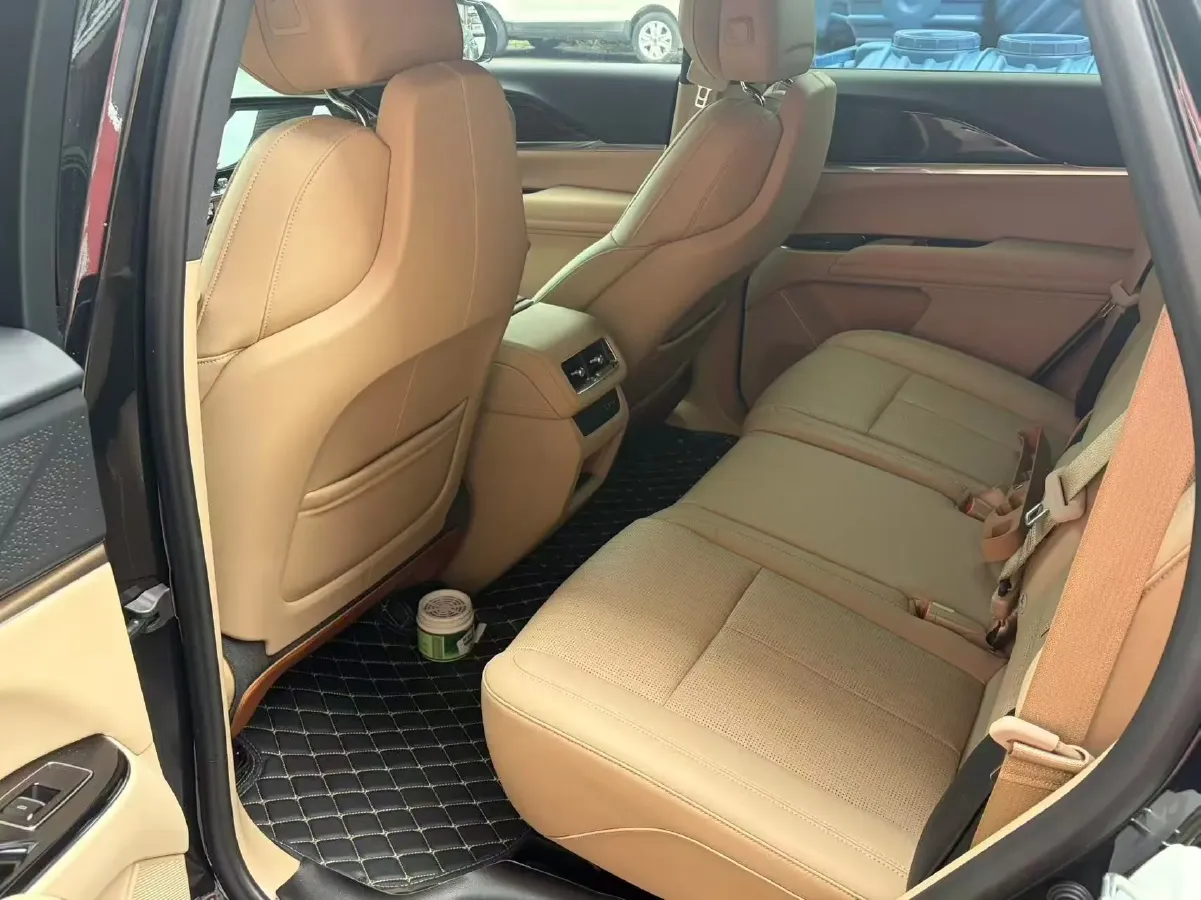 2025 Cadillac XT5 2.0T 237HP L4 9AT,autocango,china used car exporter,china ev exporter,chinese used car exporter,chinese used ev exporter