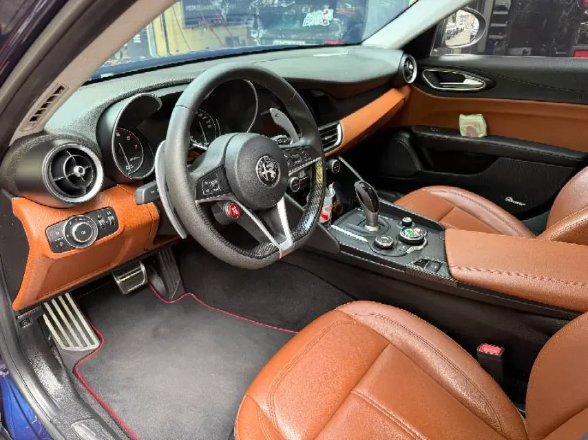 2018 Alfa Romeo Giulia 2.0T 200HP L4 8AT,autocango,china used car exporter,china ev exporter,chinese used car exporter,chinese used ev exporter