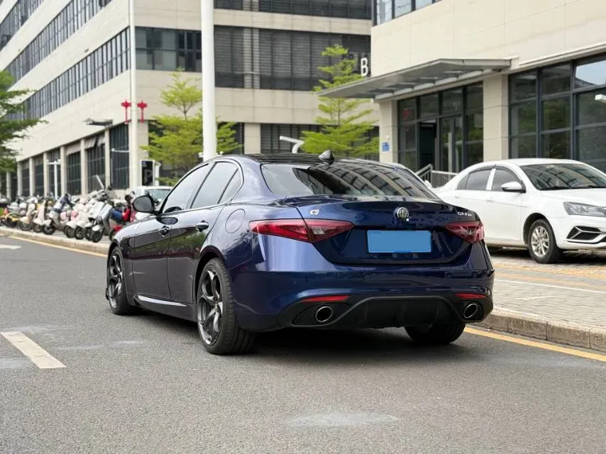 2018 Alfa Romeo Giulia 2.0T 200HP L4 8AT,autocango,china used car exporter,china ev exporter,chinese used car exporter,chinese used ev exporter