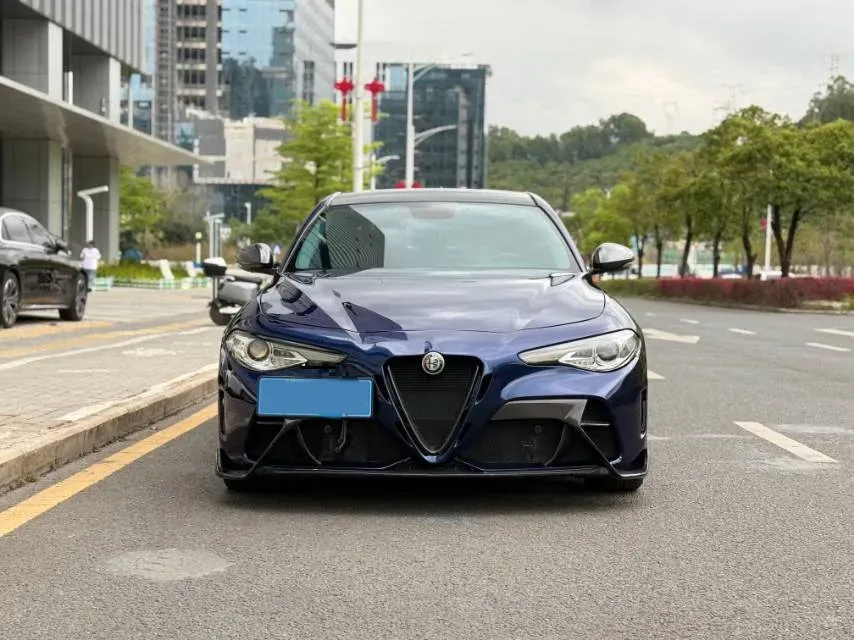 2018 Alfa Romeo Giulia 2.0T 200HP L4 8AT,autocango,china used car exporter,china ev exporter,chinese used car exporter,chinese used ev exporter