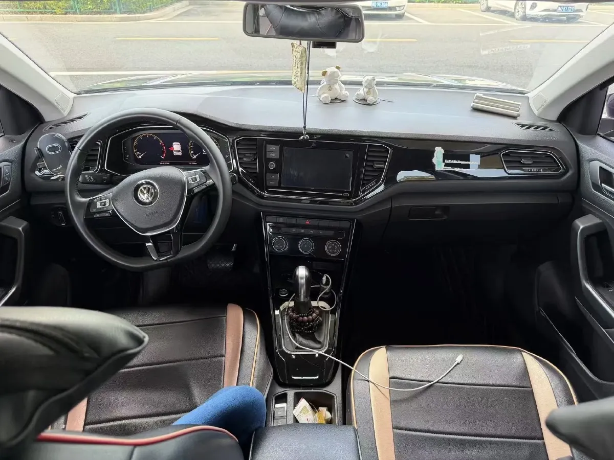 2021 Volkswagen T-Roc 1.4T 150HP L4 7DCT,autocango,china used car exporter,china ev exporter,chinese used car exporter,chinese used ev exporter