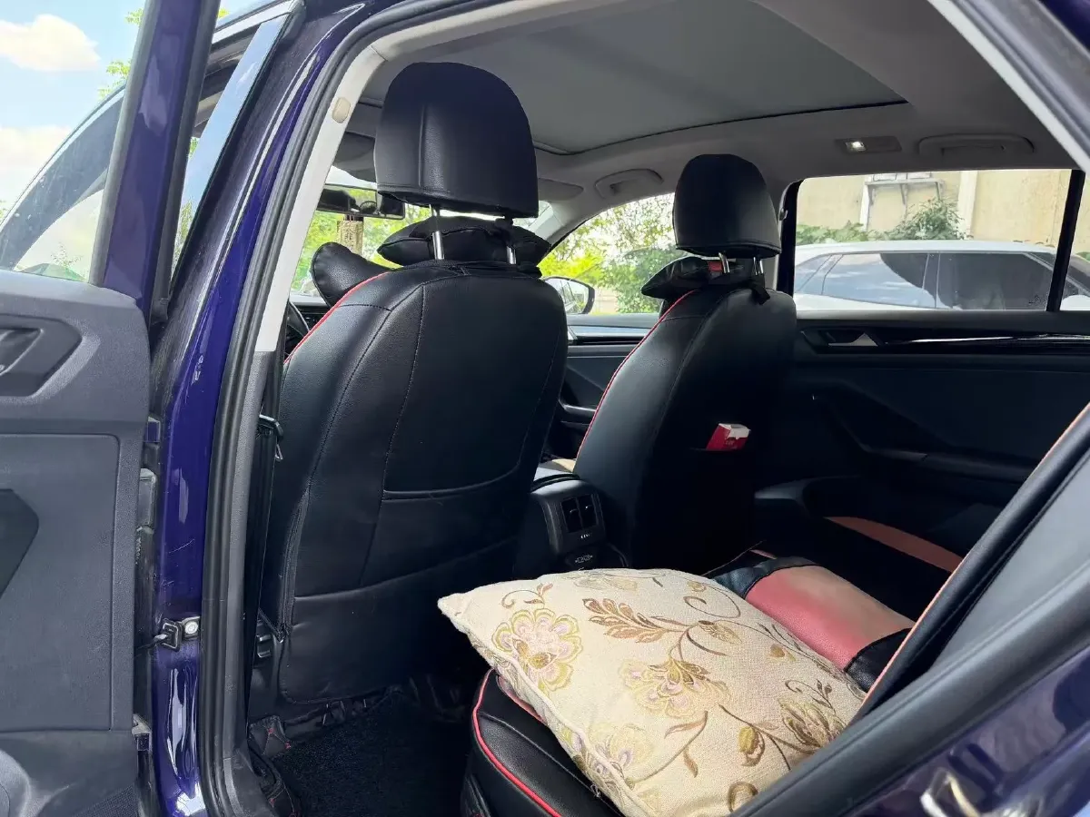 2021 Volkswagen T-Roc 1.4T 150HP L4 7DCT,autocango,china used car exporter,china ev exporter,chinese used car exporter,chinese used ev exporter