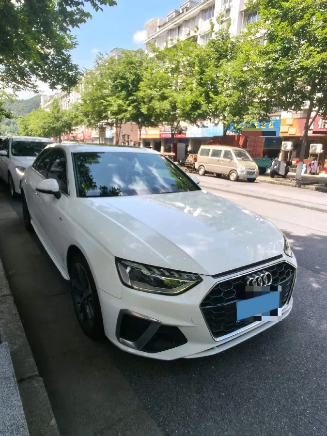 2021 Audi A4L 2.0T 190HP L4 7DCT,autocango,china used car exporter,china ev exporter,chinese used car exporter,chinese used ev exporter