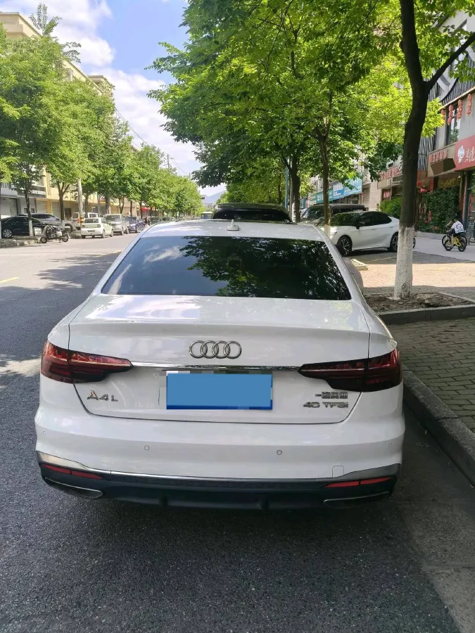 2021 Audi A4L 2.0T 190HP L4 7DCT,autocango,china used car exporter,china ev exporter,chinese used car exporter,chinese used ev exporter