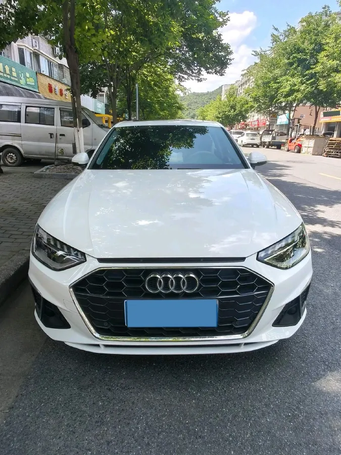 2021 Audi A4L 2.0T 190HP L4 7DCT,autocango,china used car exporter,china ev exporter,chinese used car exporter,chinese used ev exporter