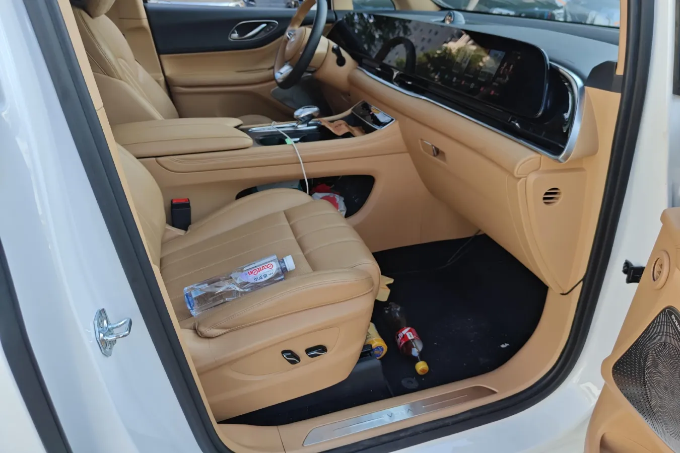 2024 Voyah Dream 1.5T 150HP L4 PHEV 43KWH,autocango,china used car exporter,china ev exporter,chinese used car exporter,chinese used ev exporter